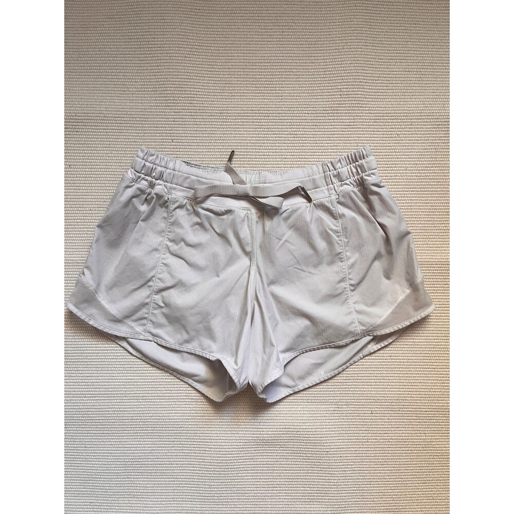 Lululemon Hotty Hot Short II Long 4" in White Size US 6